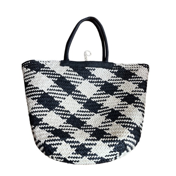 Chic Black and White Woven Tote Bag - Picture 2 of 15